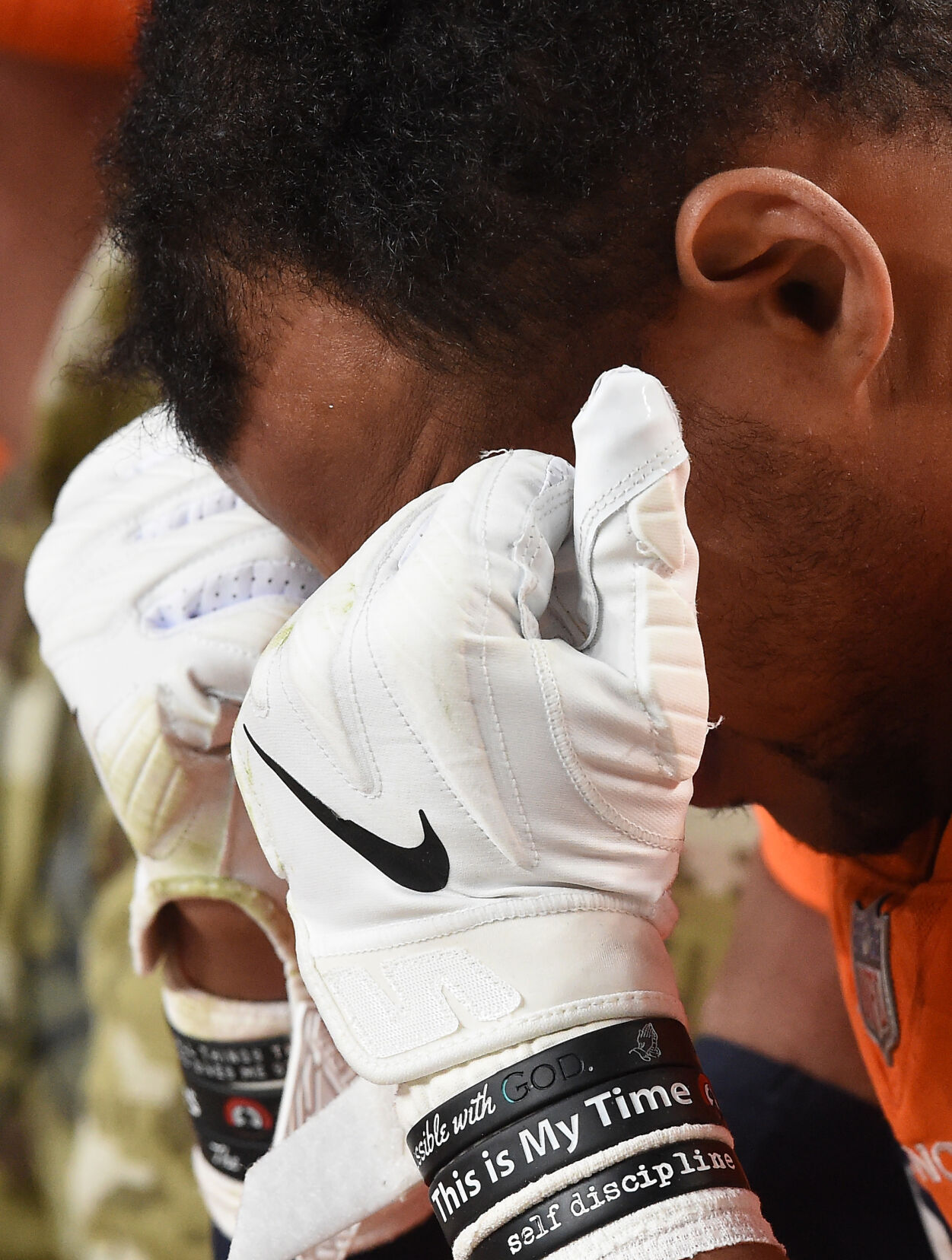 111521k-s-broncos-eagles 15.JPG